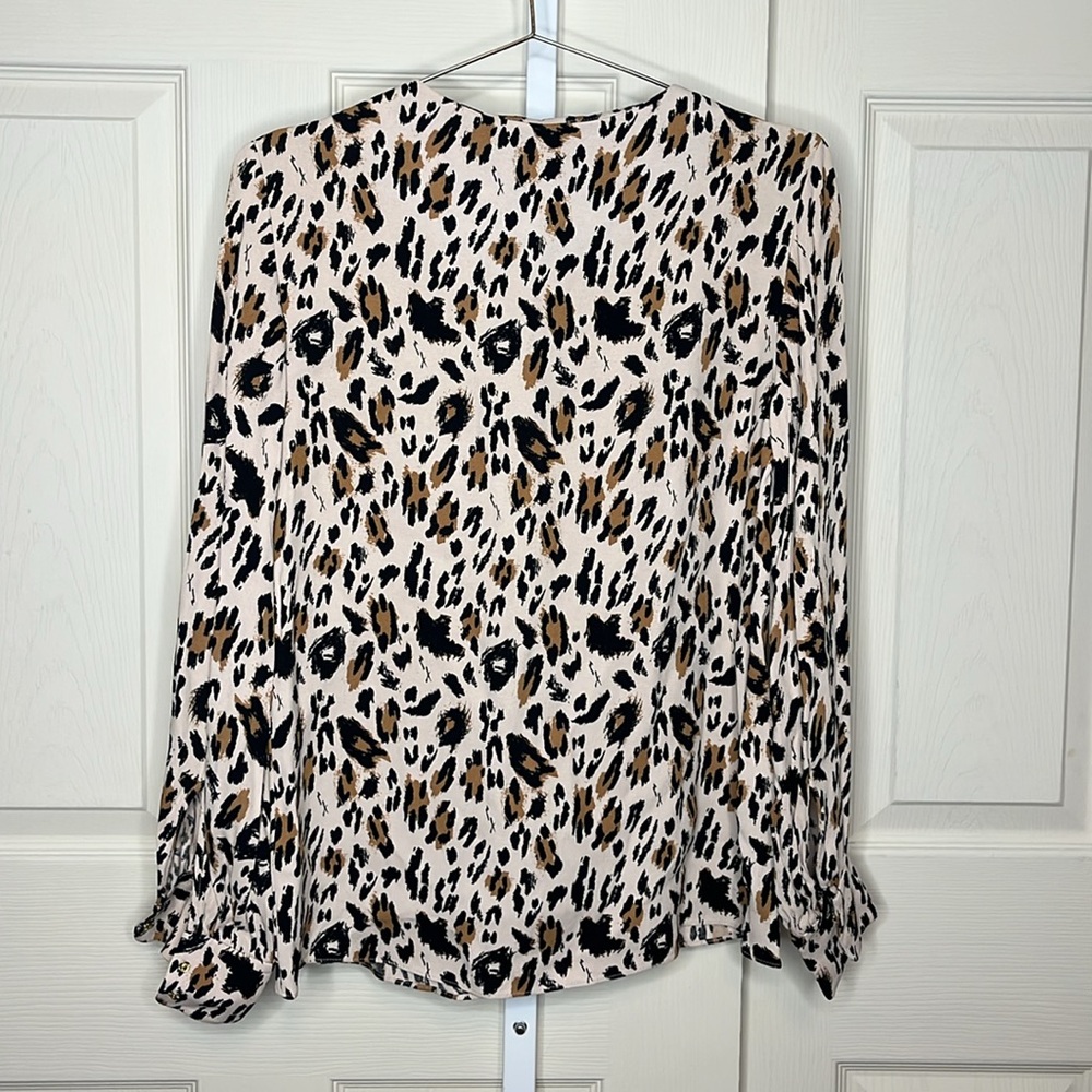 Revolve & Other Stories Leopard Animal Print Keyhole Long Sleeve Blouse Top 4 - Picture 6 of 11